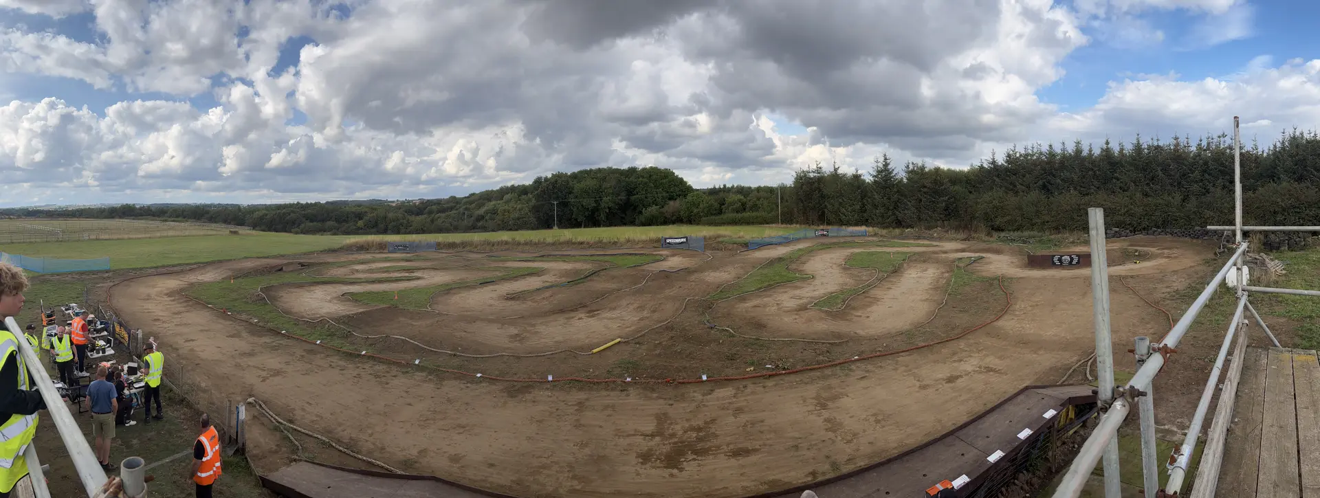 Panoramic view of the dirt circuit’s jumps and corners from the drivers’ rostrum